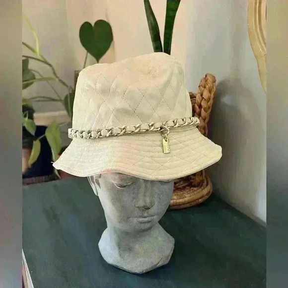 Steve Madden Accessories - Madden NYC bucket hat White with gold trim and logo.